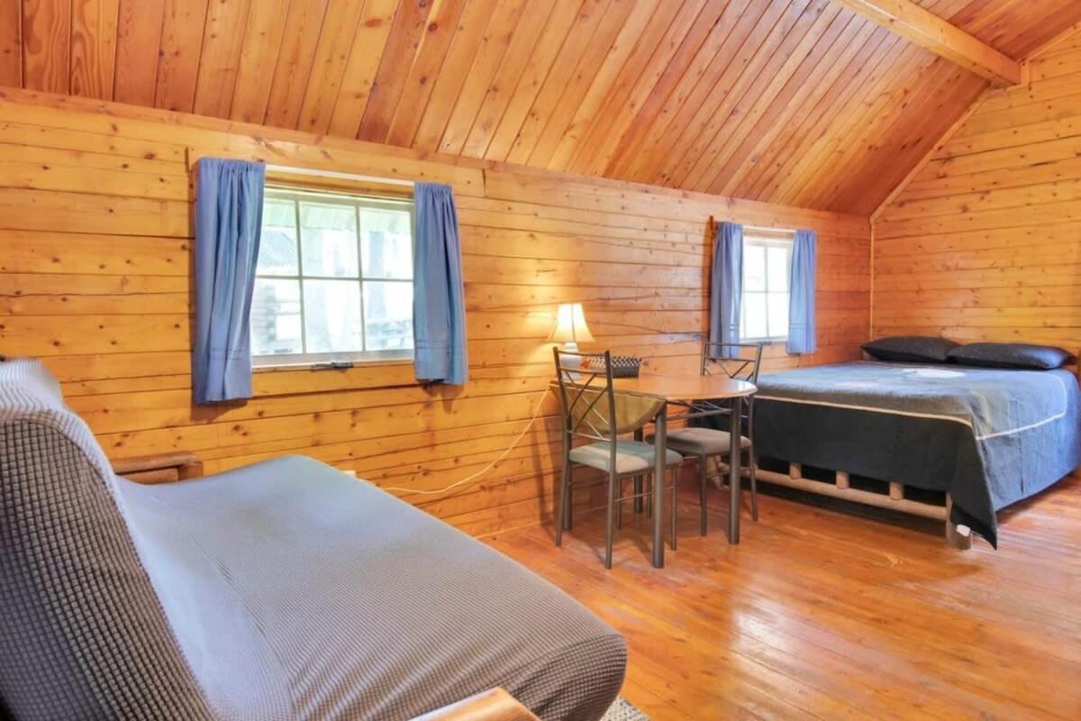Secluded Rustic Cabin With Views 布卢明顿 外观 照片